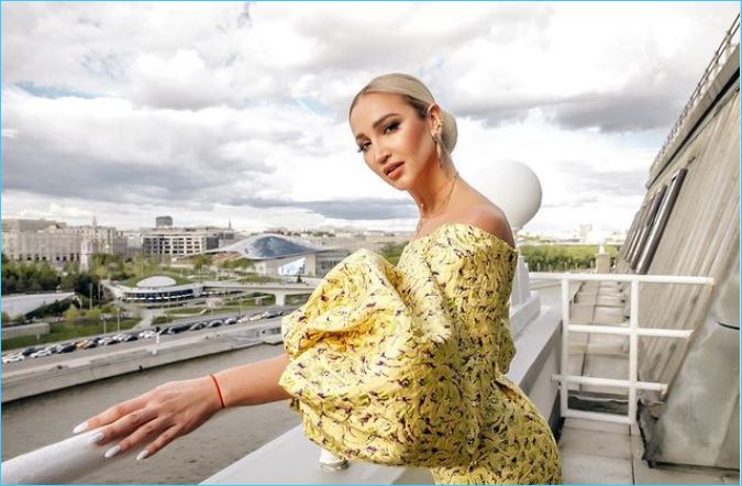 Как Ольга Бузова отмечает свое 18-летие на телевидении Как Ольга Бузова отмечает свое 18-летие на телевидении