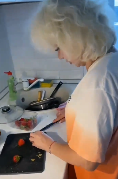 Сахнов познакомил Жукову со своей мамой