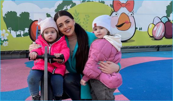 Ольга Рапунцель решила окунуться в детство вместе с дочками Софией и Василисой