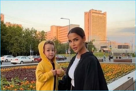 Екатерина Колисниченко возмущается, что пока она ходила на Дом 2, ремонт квартиры стоял на месте