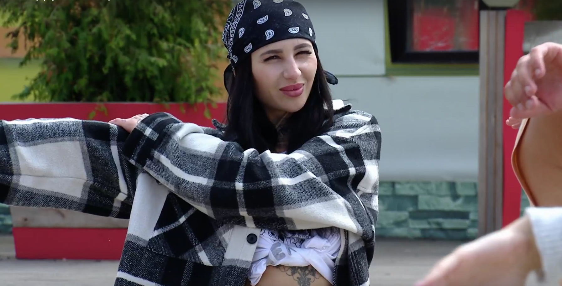 Клавдия Безверхова радуется первым шагам подросшего сына