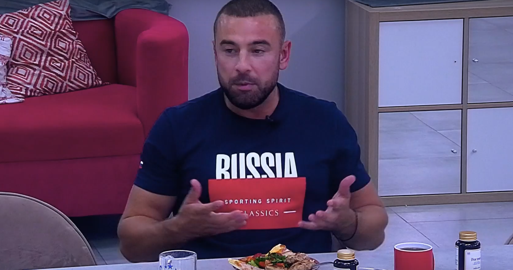 Адеев и Безверхова сбежали с Поляны