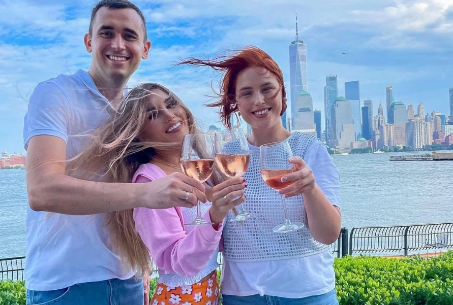 Розалия Райсон рада встрече с коллегой по Дому 2 Оксаной Ряской