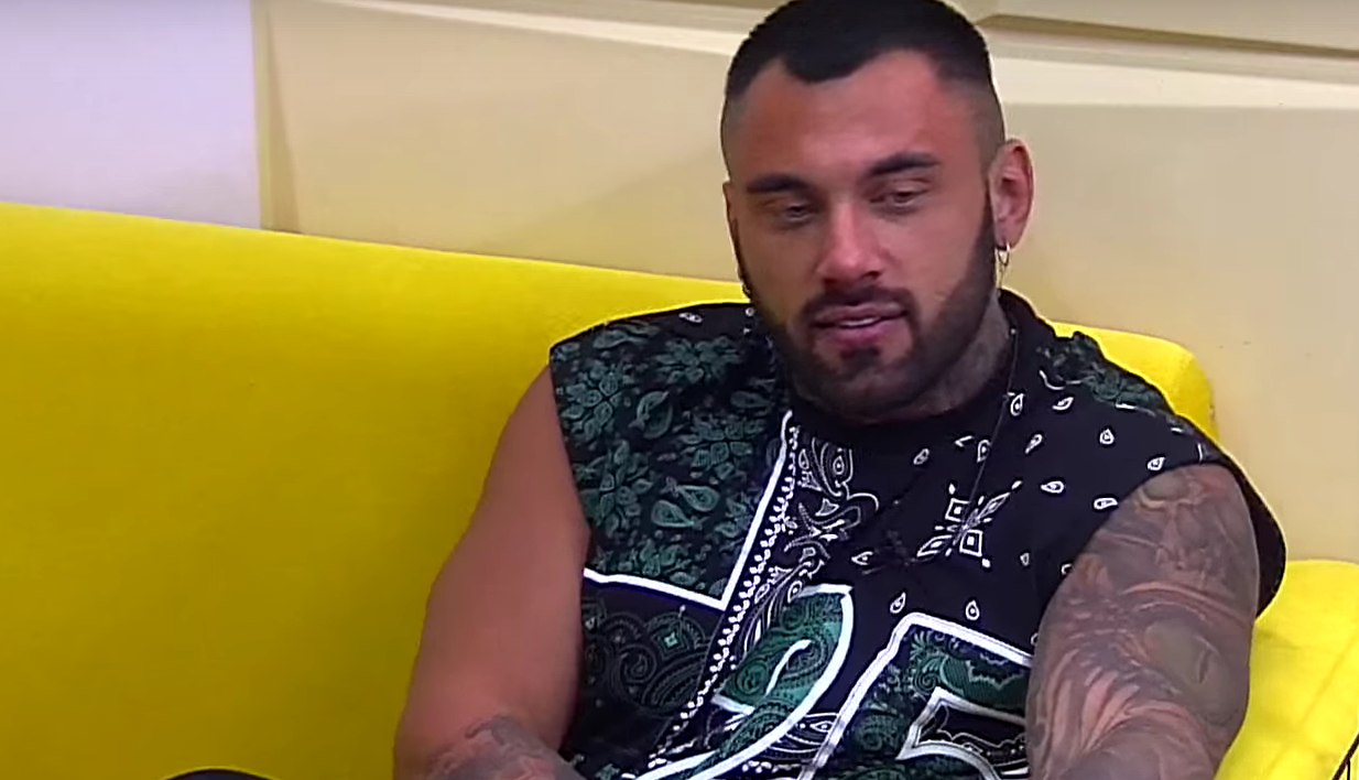 Артём Грант больше не верит девушкам после конфликта с Ариной Ким Артём Грант больше не верит девушкам после конфликта с Ариной Ким