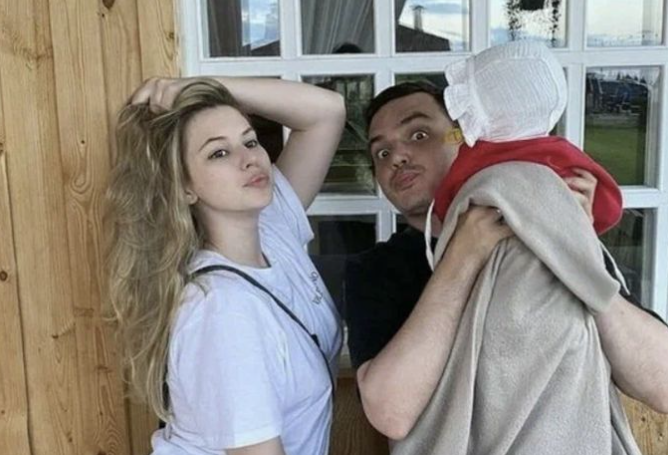 Александра Артёмова озвучила причину развода с Евгением Кузиным