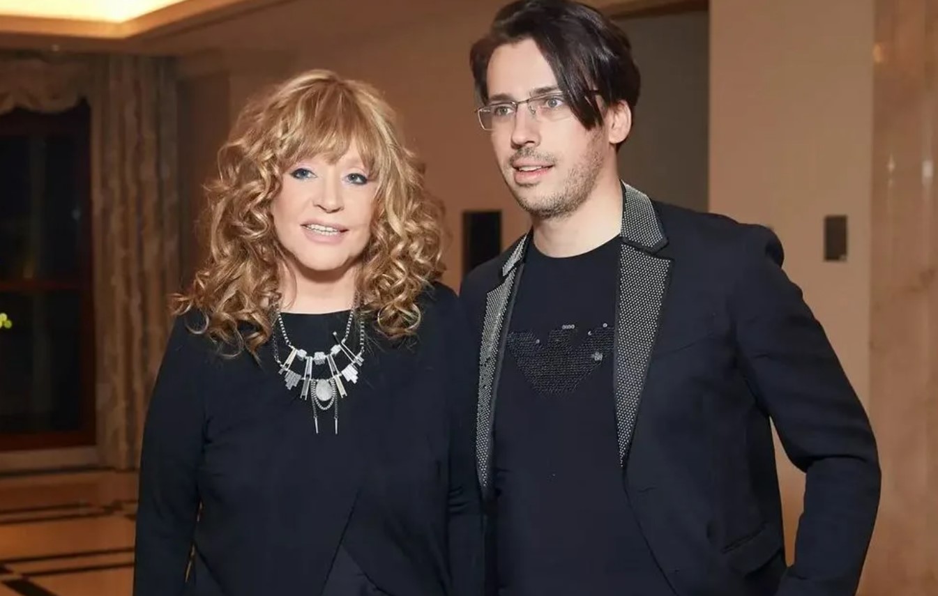 Алла Пугачева проводила в школу детей Гарри и Лизу