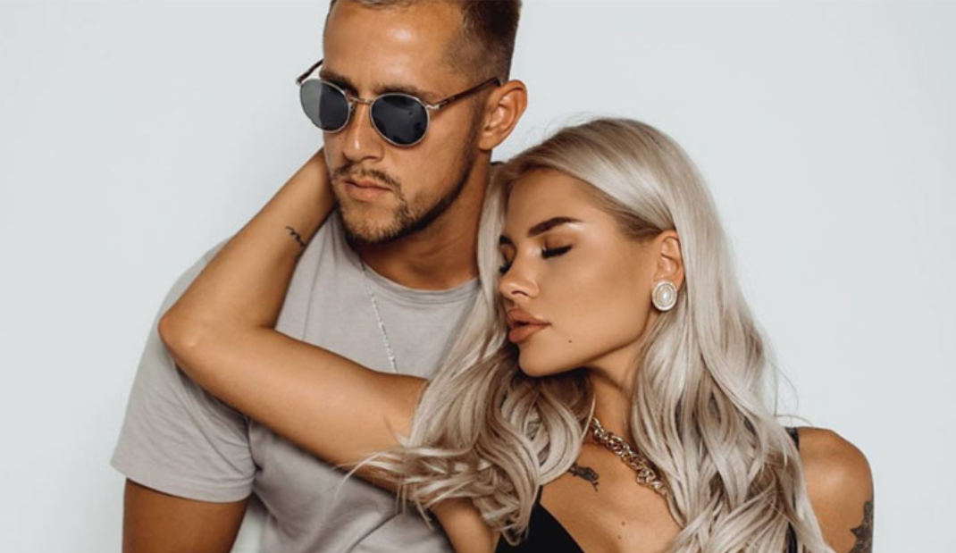 Кобелева улетела к Стрелкову в Турцию, поругавшись с подписчиками