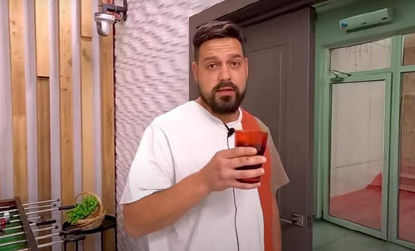 Участники Дома 2 пытаются вырвать Влада Дубровского из порочного круга