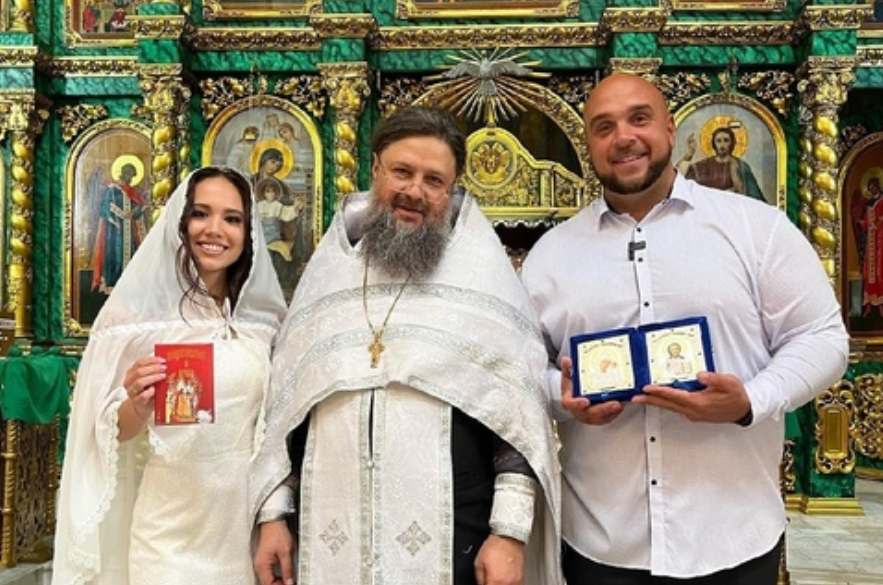 Глеб Жемчугов и Настя Роинашвили обвенчались Глеб Жемчугов и Настя Роинашвили обвенчались