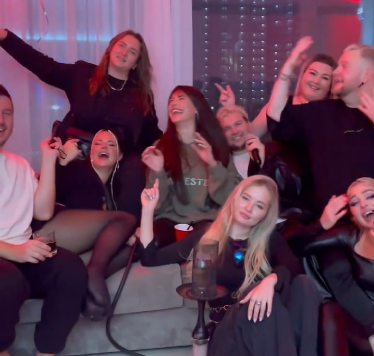 После прихода на Дом 2 Саша Черно потеряла свою компанию друзей