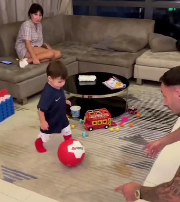 Пинчук и Чобанян рады первым успехам сына в футболе