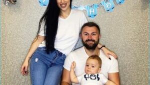 как Виктор Литвинов празднует 1 год с рождения сына Елисея