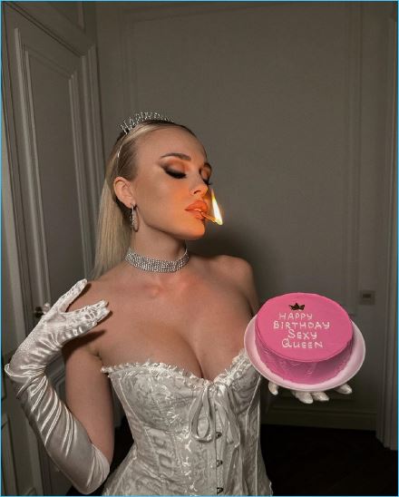 Милена Безбородова отмечает свой 23 день рождения в новых счастливых отношениях