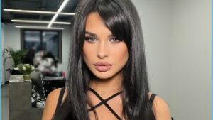как Выяснилось, зачем Ирина Пинчук оставила мужа и сына и отправилась в столицу