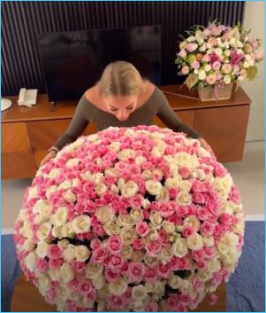 Иван Барзиков высмеял букет роз, которым гордится Екатерина Скалон