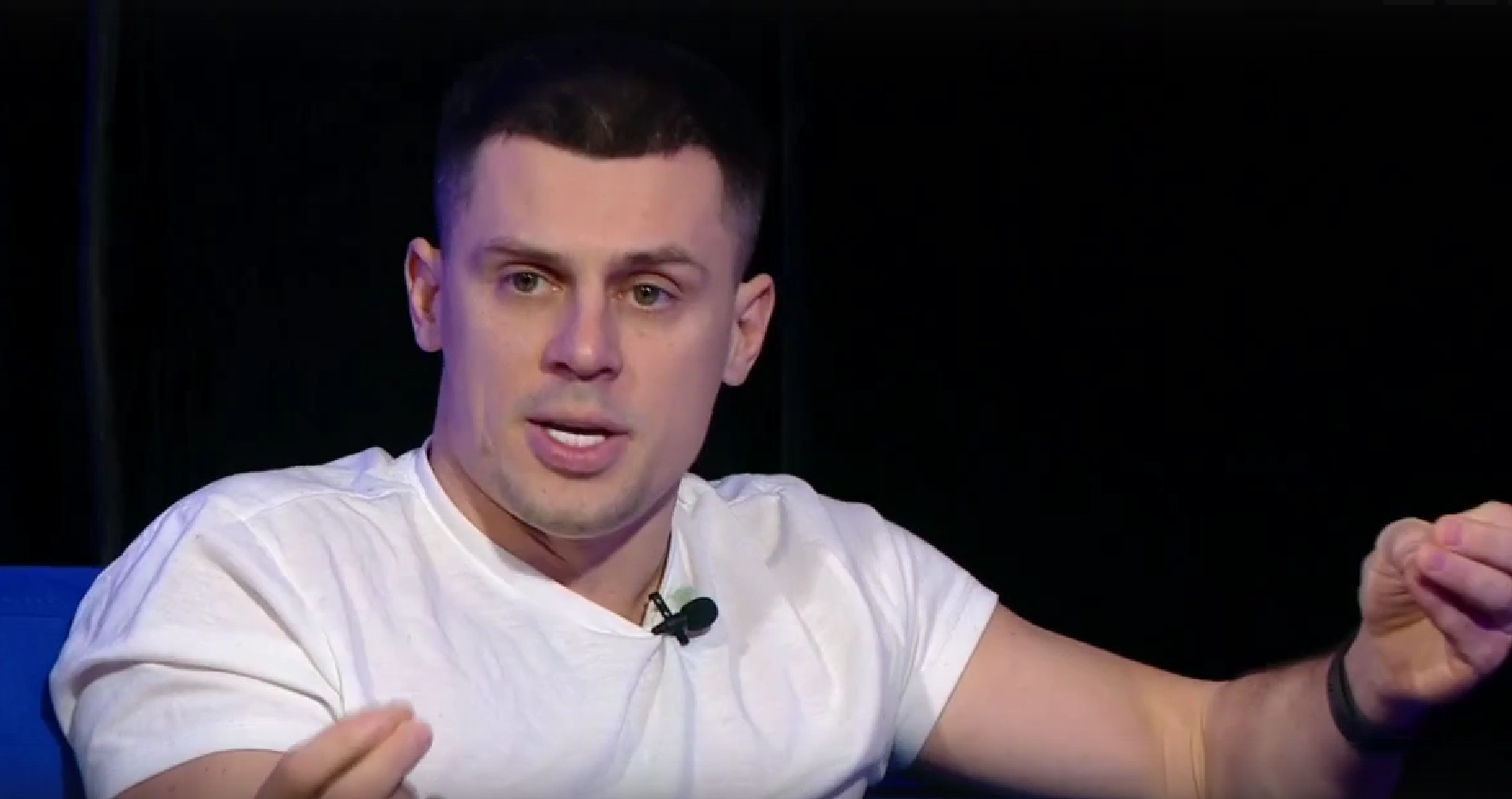 Барзиков подрался с 18-летним Дмитрием Стрельниковым Барзиков подрался с 18-летним Дмитрием Стрельниковым