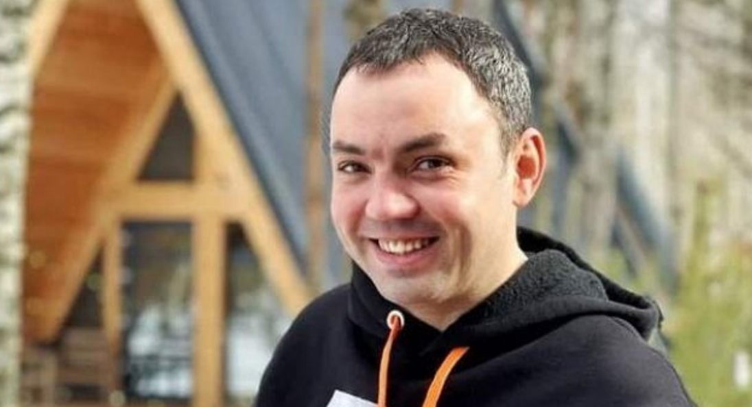 Александр Гобозов потерял голову от любви
