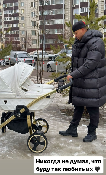 Юлия Ефременкова доказывает подписчицам, что Мондезир не няня, а отец её детей