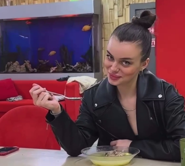 Барзикову приходится вызывать скорую Бухынбалтэ вместо общения с поклонницами