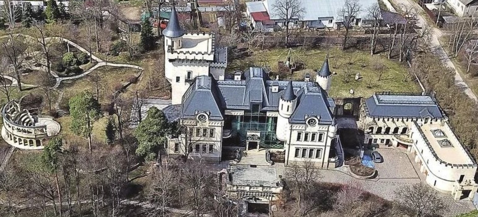 Дворец Аллы Пугачевой
