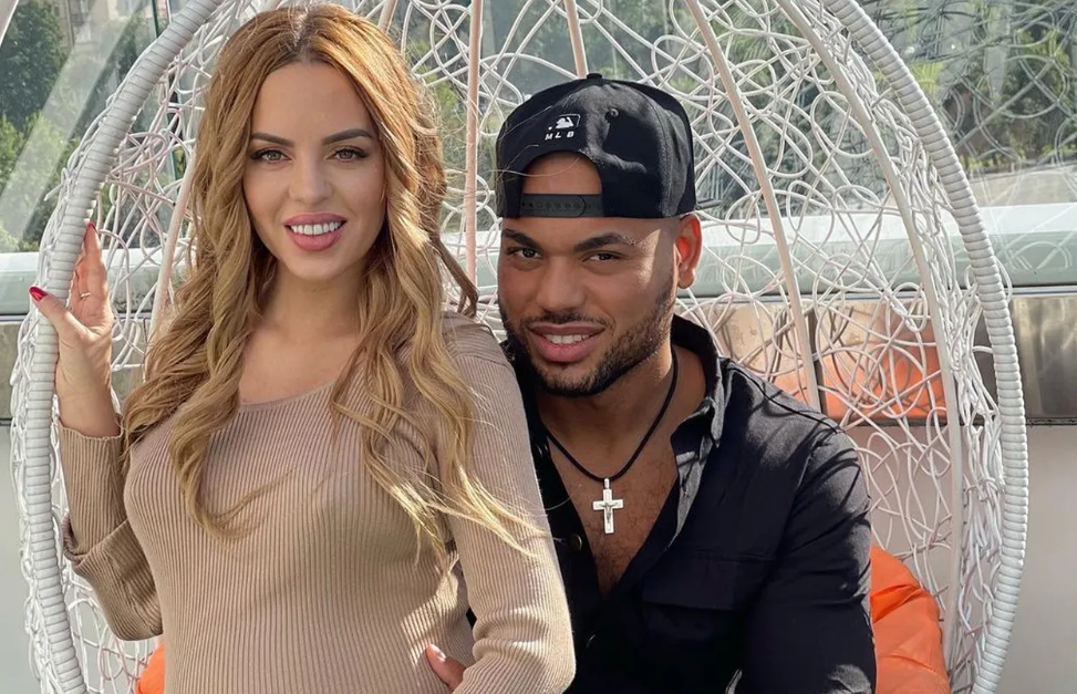 Юлия Ефременкова мечтает о человеческих отношениях с Мондезиром Юлия Ефременкова мечтает о человеческих отношениях с Мондезиром