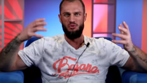 Почему Александр Фаломин выполняет задания редакторов - считает Трощенкова