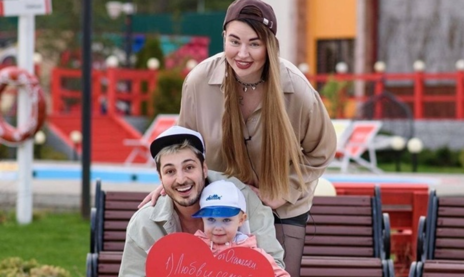 Александра и Иосиф Оганесян попрощались с участниками Дома 2 Александра и Иосиф Оганесян попрощались с участниками Дома 2