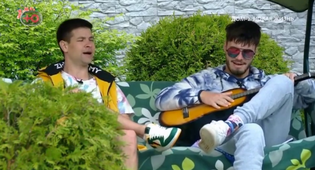 Хорошев и Дмитренко пришли к выводу, что с Рахимовой может жить только Хорошев и Дмитренко пришли к выводу, что с Рахимовой может жить только