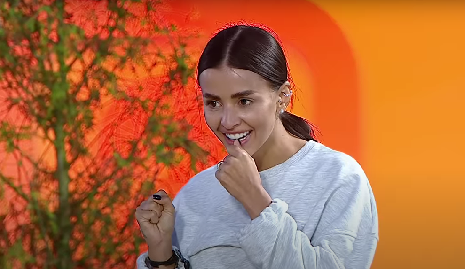 Кристина Бухынбалтэ приезжает на Дом 2 по просьбе ведущих Кристина Бухынбалтэ приезжает на Дом 2 по просьбе ведущих