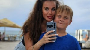 Экс-звезда дома 2 Ольга Ветер разлучила сына с Жемчуговым и посадила на диету