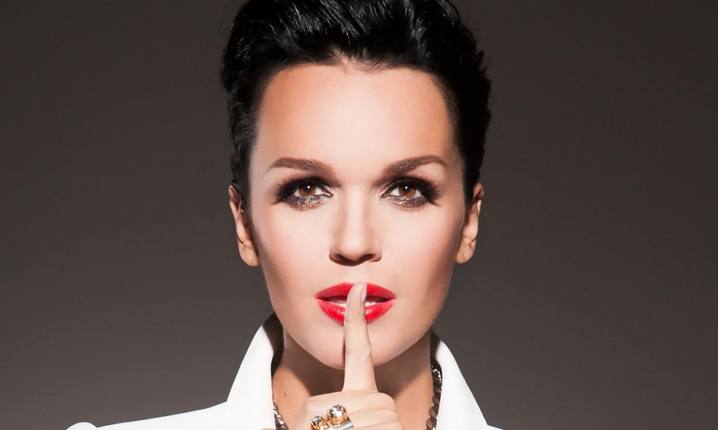 Скандал между Киркоровым и певицей Славой набирает обороты Скандал между Киркоровым и певицей Славой набирает обороты