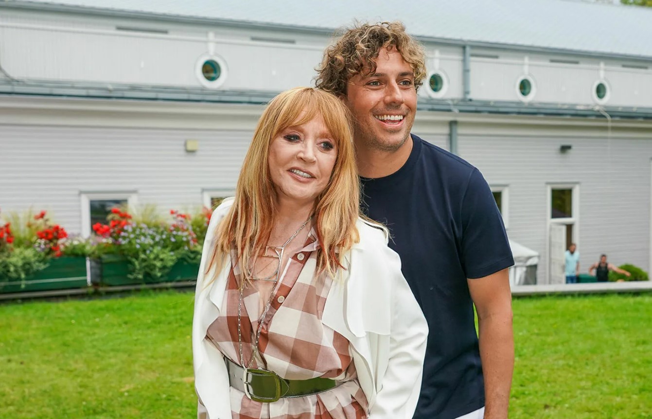 Известный музыкальный продюсер прокомментировал отъезд из России Аллы Пугачевой