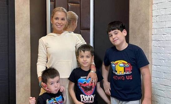 Юлия Салибекова отдала Тиграну Салибекову документы и ключи от квартиры