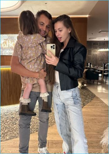 Александра Артемова познакомила дочку Кузина с детьми своего бойфренда