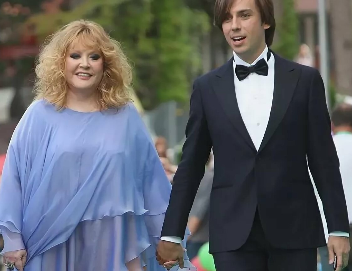 Известный общественный деятель озвучил страну, в которую совсем скоро устремится семья Пугачевой и Галкина