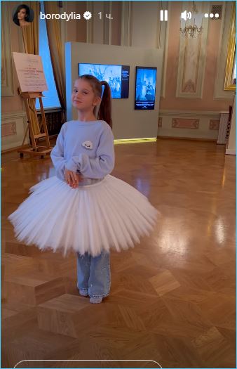 Ксения Бородина с дочками побывала за кулисами Большого театра