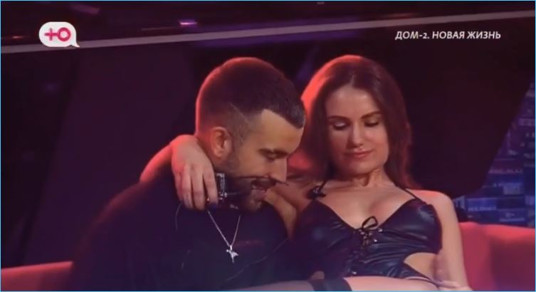 Инна Гришутина пытается противостоять Элине Рахимовой в борьбе за парней Инна Гришутина пытается противостоять Элине Рахимовой в борьбе за парней