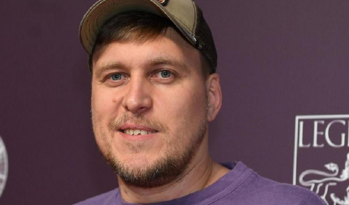 Переехавший в США Незлобин продолжает зарабатывать в России Переехавший в США Незлобин продолжает зарабатывать в России