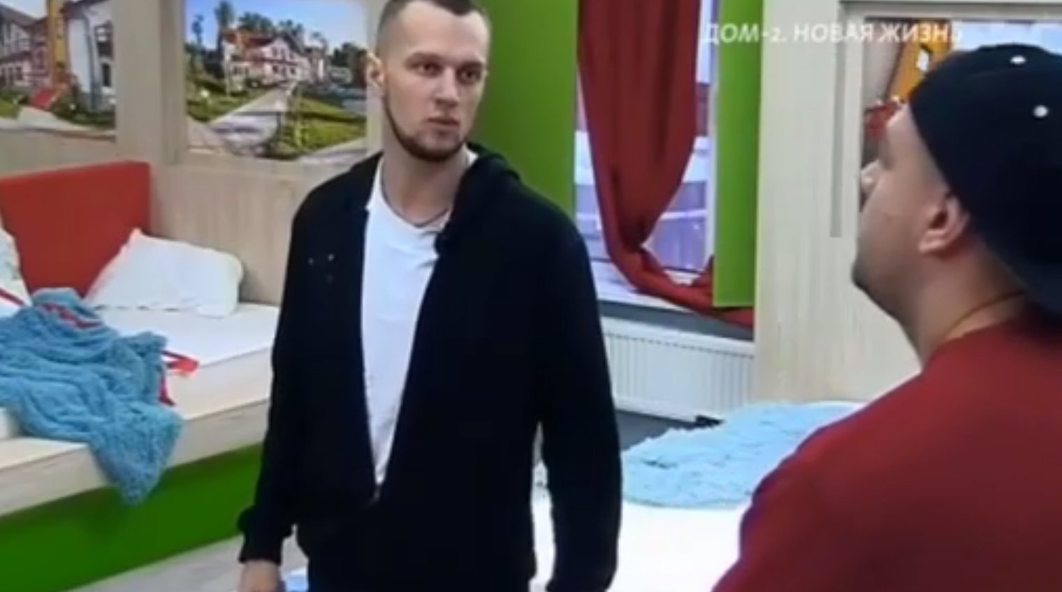 Саймону Марданшину не удаётся стать главным в коллективе Дома 2