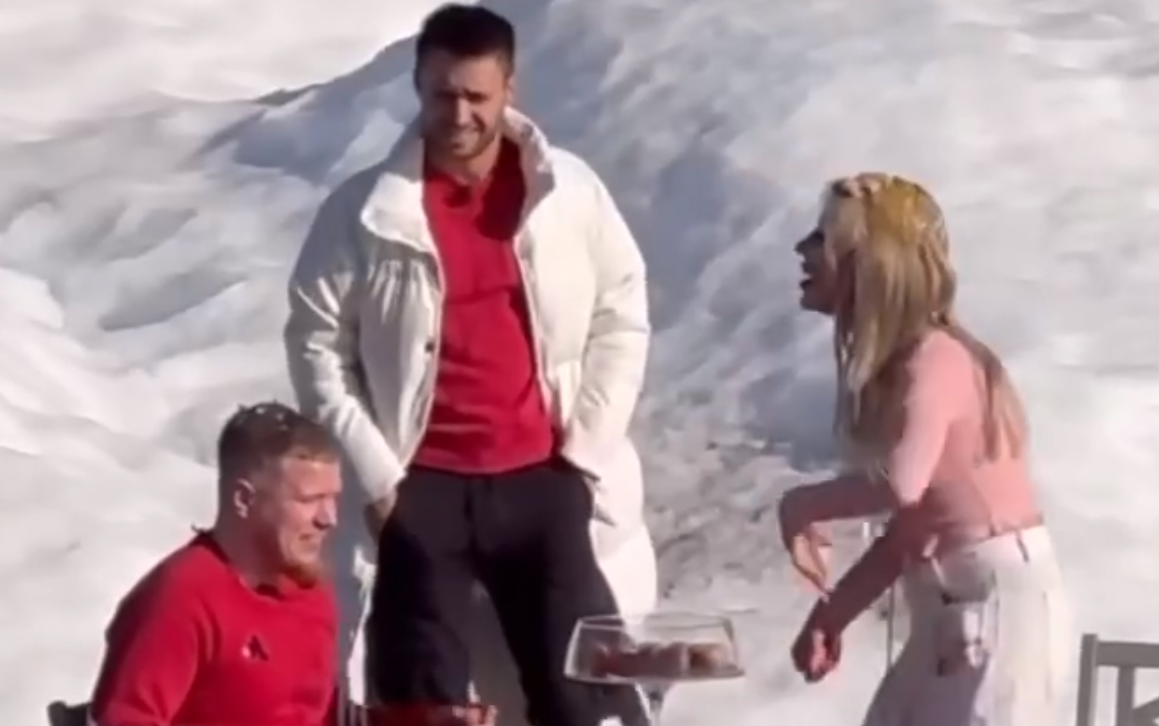 Во время жестоких конкурсов над Кенели издеваются парни Дома 2 Во время жестоких конкурсов над Кенели издеваются парни Дома 2