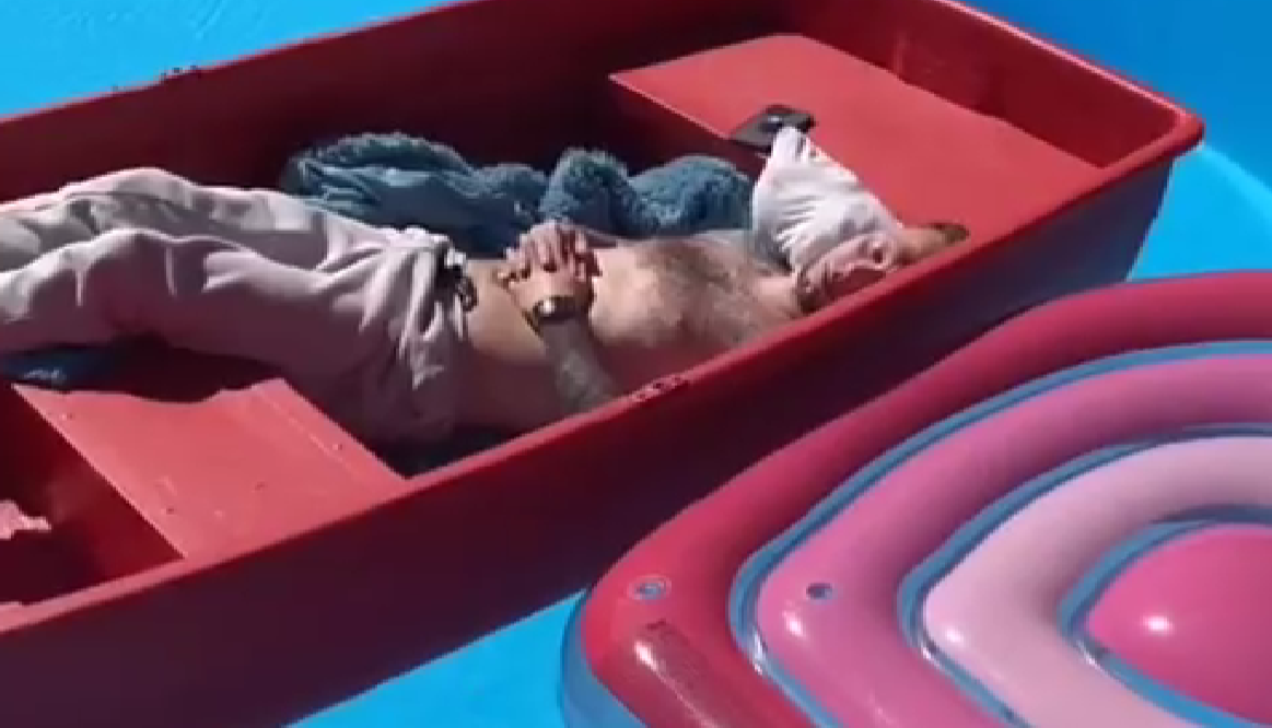 Катя Квашникова объяснила, почему Никита Крупский ночует в бассейне Катя Квашникова объяснила, почему Никита Крупский ночует в бассейне