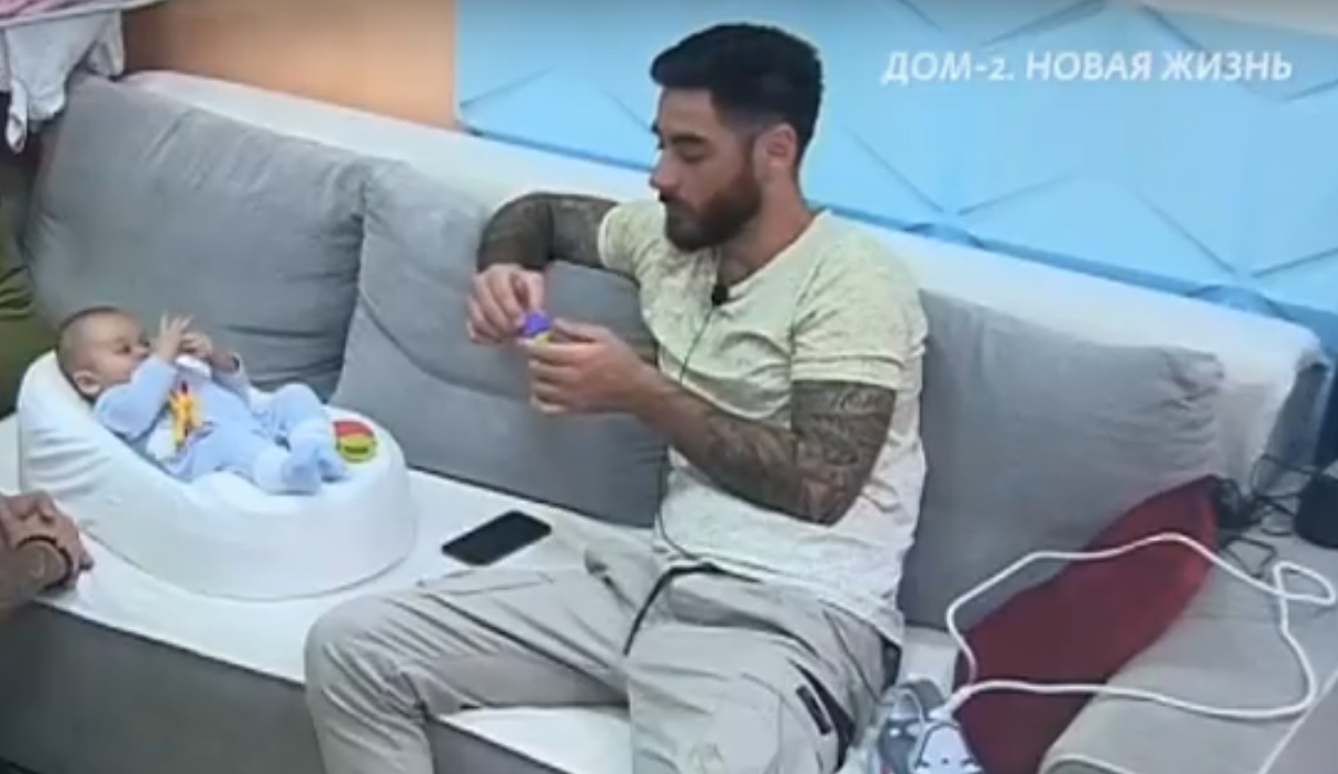 Тигран Салибеков сам решил убрать тату с лицом Колисниченко Тигран Салибеков сам решил убрать тату с лицом Колисниченко