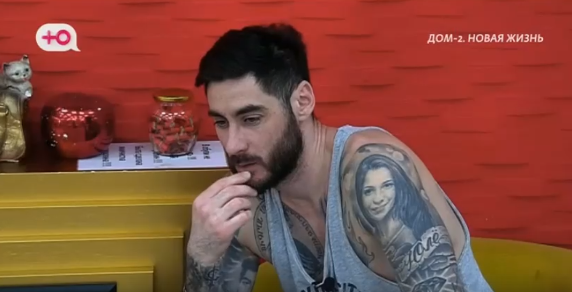 Тигран Салибеков напомнил Юлии Колисниченко о старых шинах на общей квартире Тигран Салибеков напомнил Юлии Колисниченко о старых шинах на общей квартире