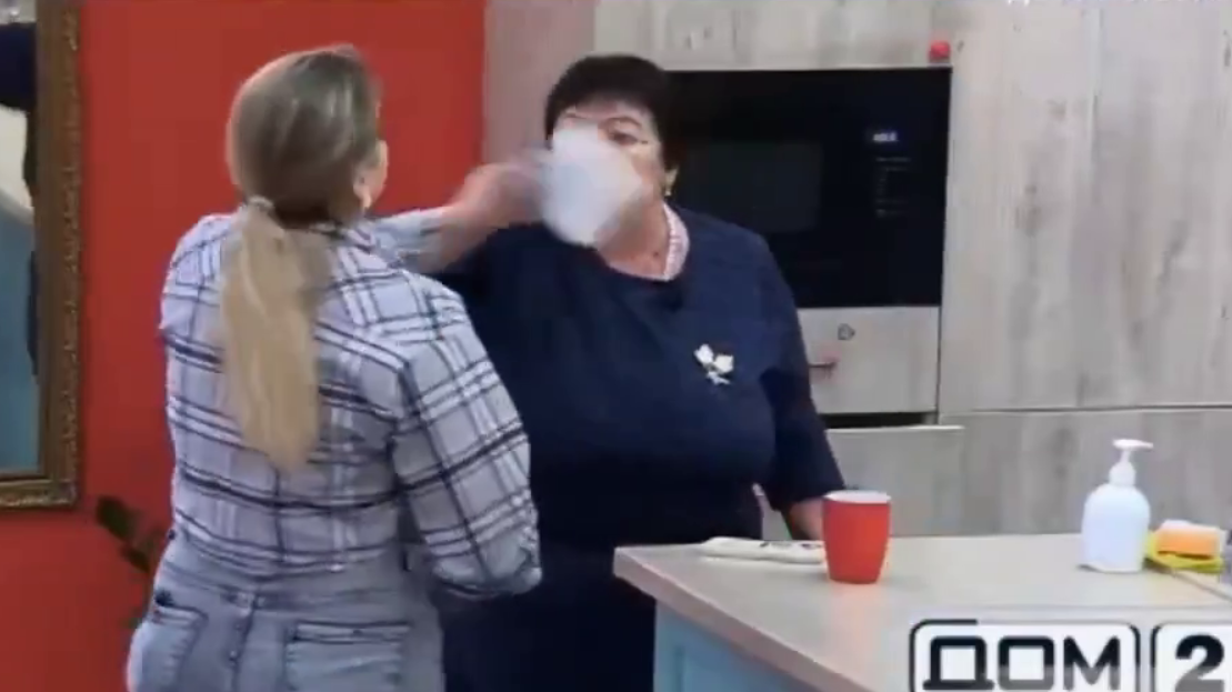 Людмила Николаевна из-за Вадима получила селёдкой в лицо от Вероники