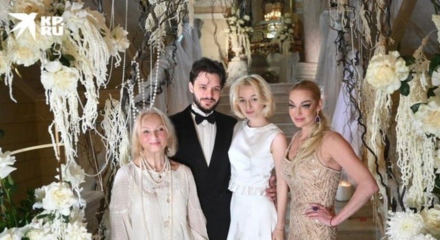 Дочь Анастасии Волочковой тайно обвенчалась с возлюбленным Дочь Анастасии Волочковой тайно обвенчалась с возлюбленным