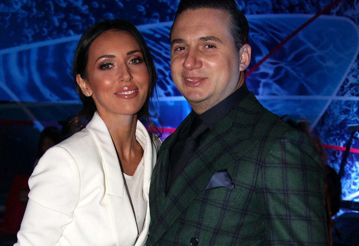 Алсу и Абрамов подписали мирное соглашение Алсу и Абрамов подписали мирное соглашение