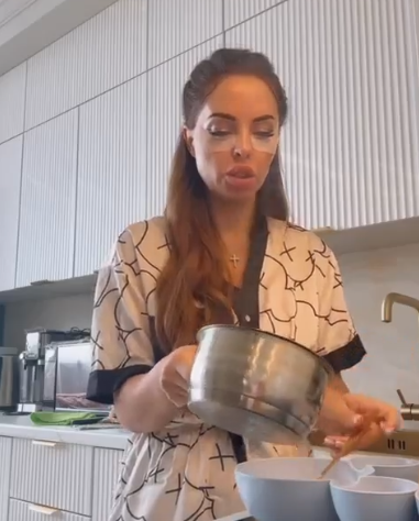 Юлия Ефременкова стала "тревожной мамой" и обратилась к психологу