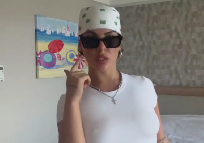 Алёна Опенченко остаётся за границей, по примеру Ромашовых