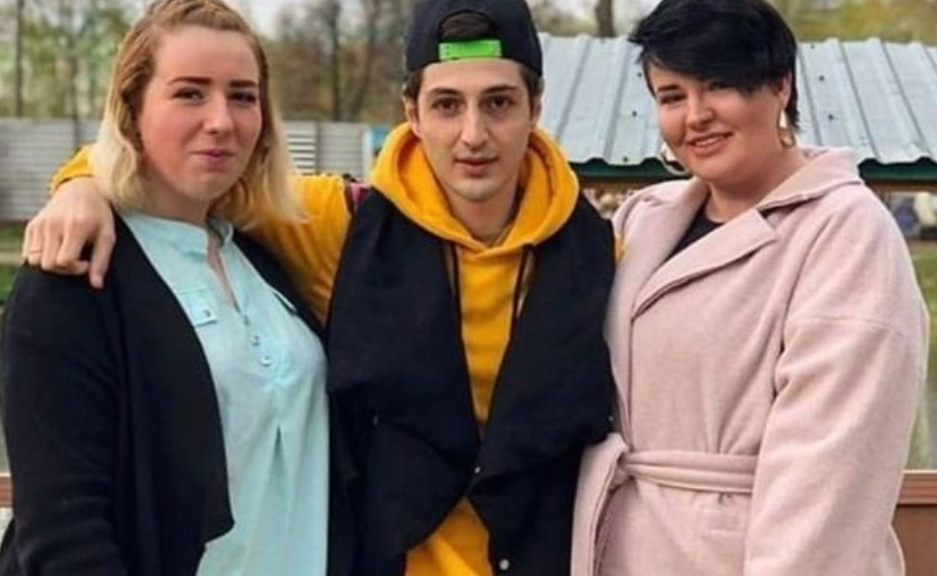 Иосиф Оганесян перевозит к себе заболевшую сестру Саши Черно Иосиф Оганесян перевозит к себе заболевшую сестру Саши Черно