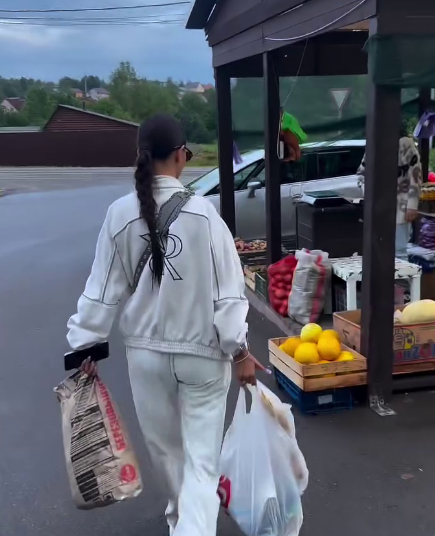 Кристина Бухынбалтэ ищет подруг для отдыха в Подмосковье